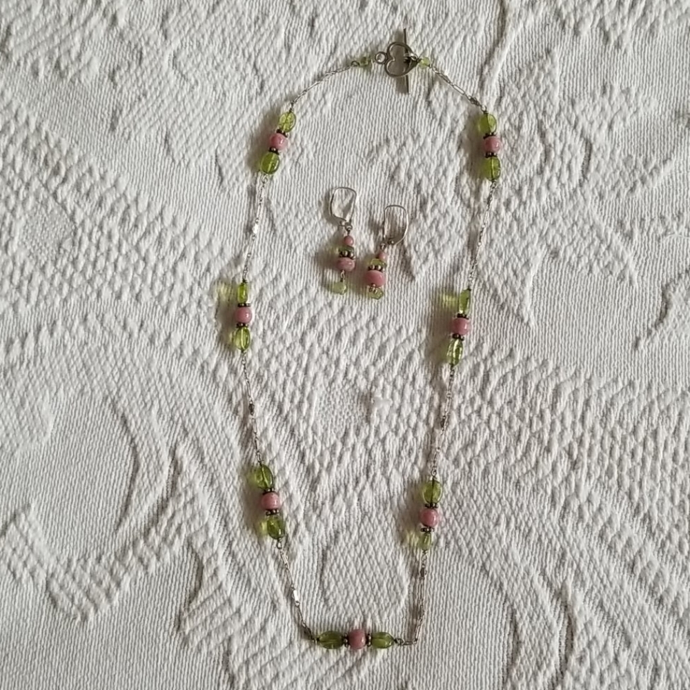 Beautiful Silver Tone/Green/Pink Necklace
